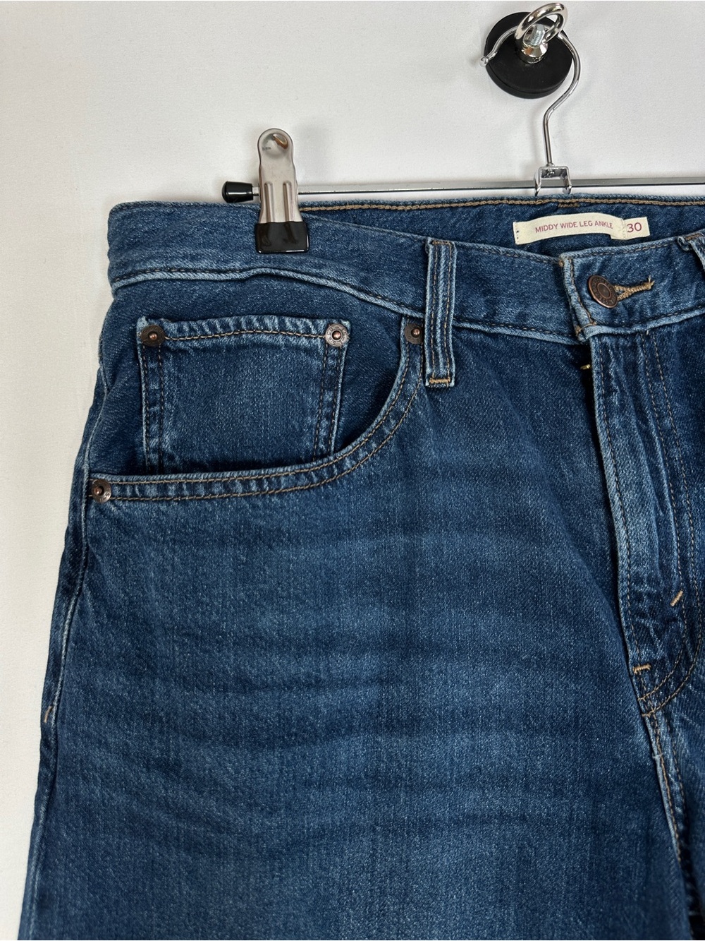 Levi’s Middy Wide Leg Ankle Lightweight Jeans Medium Wash Mid Rise Size 30 - Picture 3 of 11